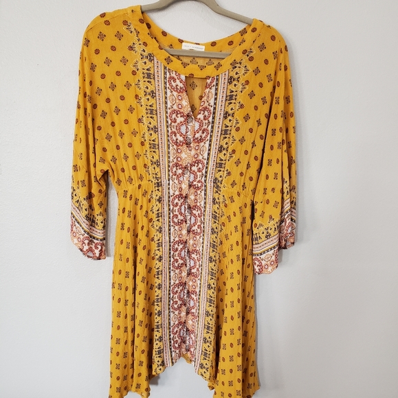 Coco+Jaimeson Large Boho Style Dress with Bell Sleeves and a Handkerchief Hem - Picture 1 of 6